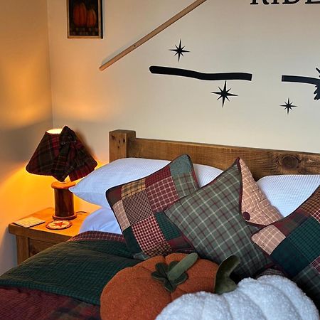 Bumbleberry Cottage Gresford Екстериор снимка