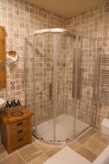 Bumbleberry Cottage Gresford Екстериор снимка
